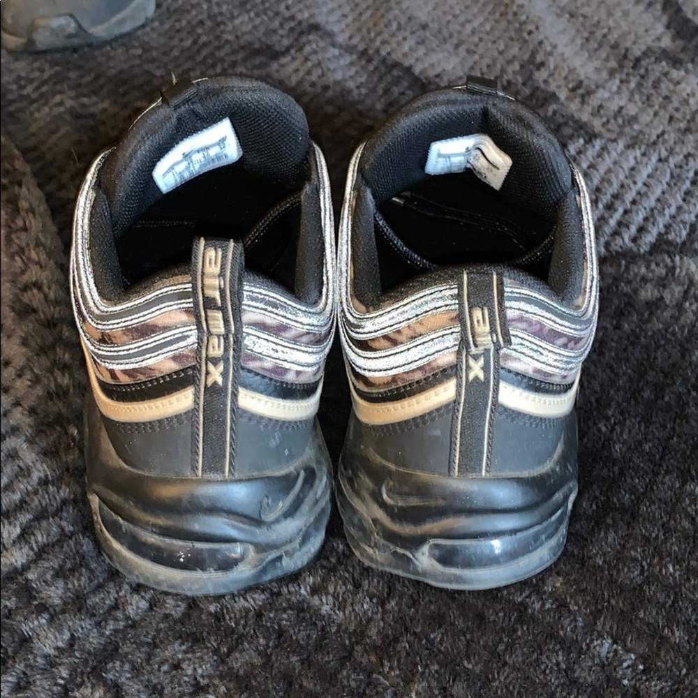 Shoes - Picture 2 of 5